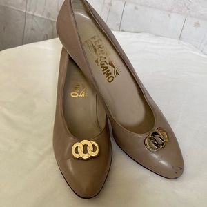 Salvatore Ferragamo Size 7B Vintage Beige Heels Made in Italy